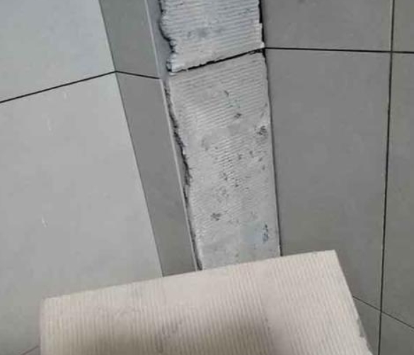 龙里瓷砖空鼓维修公司分享下厨房瓷砖脱落的补救措施。